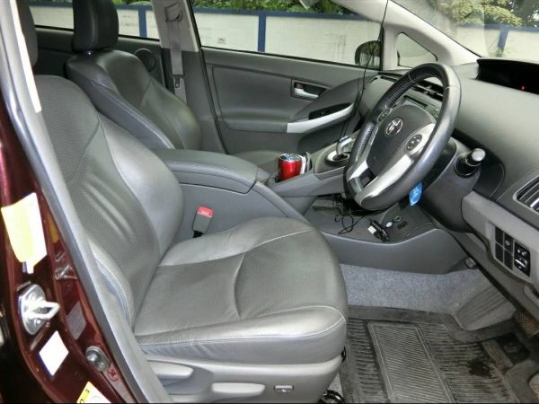 toyota prius 1.8 hybrid ปี 2011 รถสวยมือเดียวจากป้ายแดงไมล์ 7 หมื่นแท้เข้าศูนย์ตลอดไม่เคยมีอุบัติเหตุสภาพสวยพร้อมใช้ค่ะ รูปที่ 4